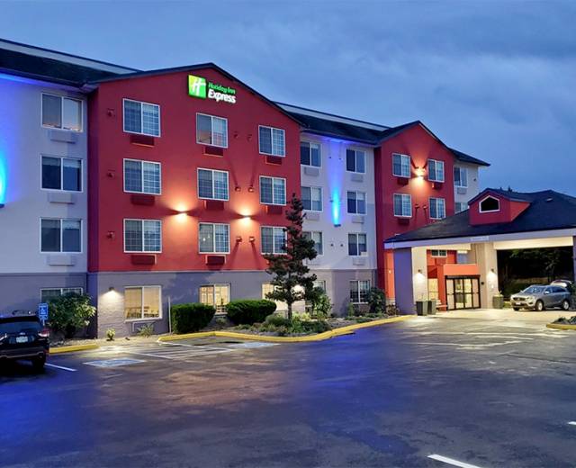 Holiday Inn Express & Suites Lincoln City